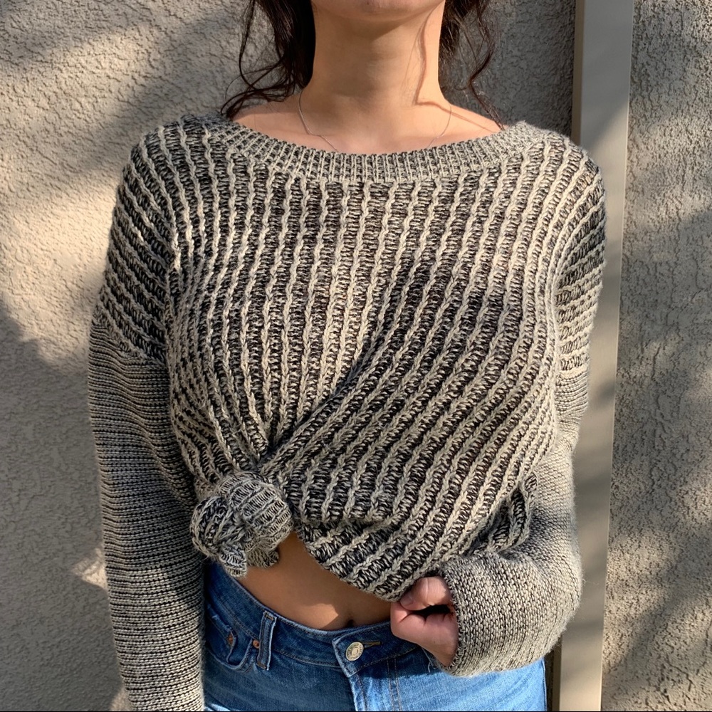 ✨SOLD ✨ Lightweight Knit Sweater